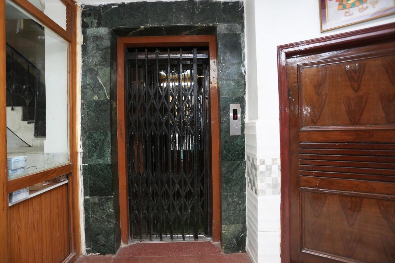 Oyo 4956 Hotel Maharaja Palace カーンプル エクステリア 写真