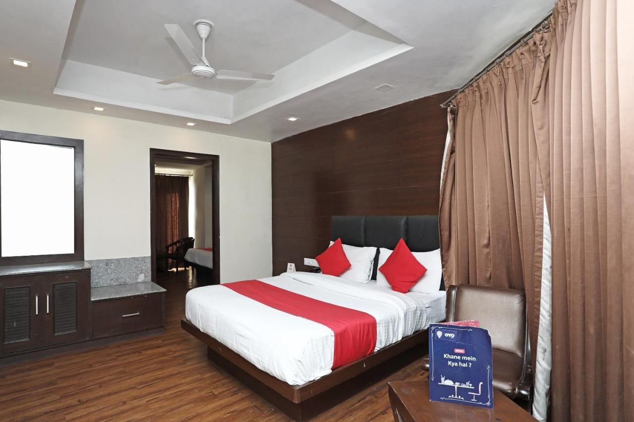 Oyo 4956 Hotel Maharaja Palace カーンプル エクステリア 写真