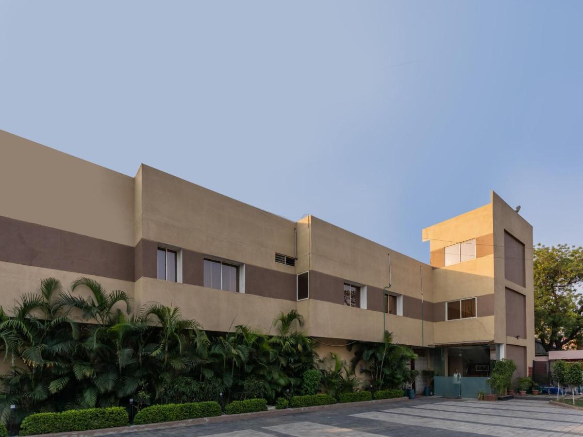 Oyo 4956 Hotel Maharaja Palace カーンプル エクステリア 写真