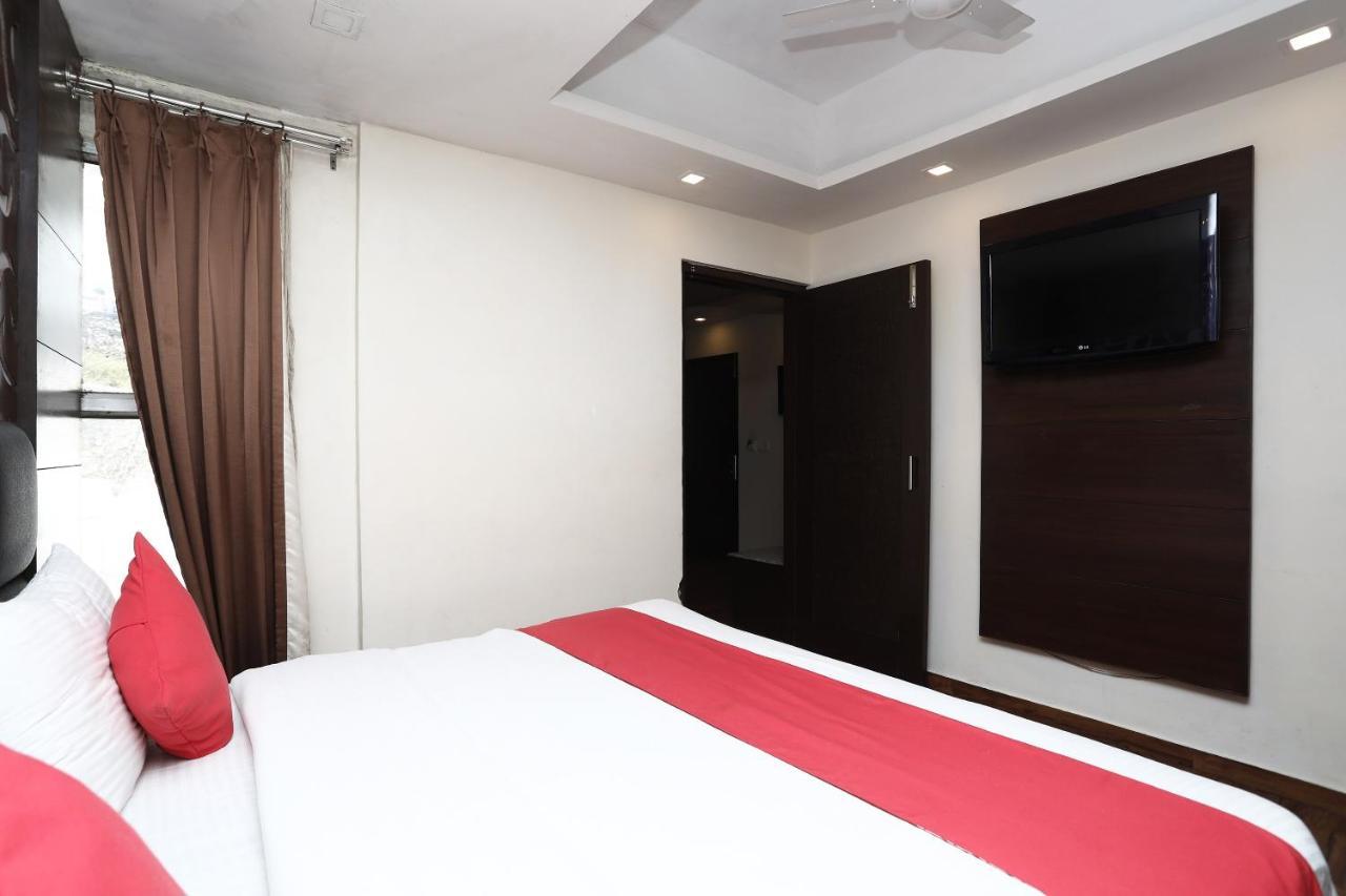 Oyo 4956 Hotel Maharaja Palace カーンプル エクステリア 写真